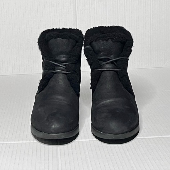 UGG Jeovana Wedge Bootie - Picture 9 of 11